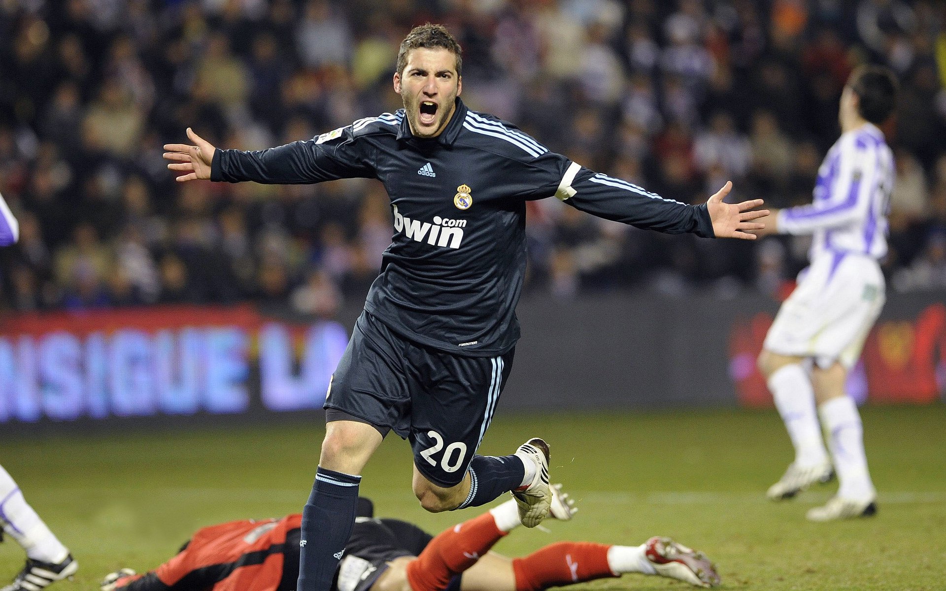 短暂休整结束球队重返训练场开启备战新阶段，重返球场的句子